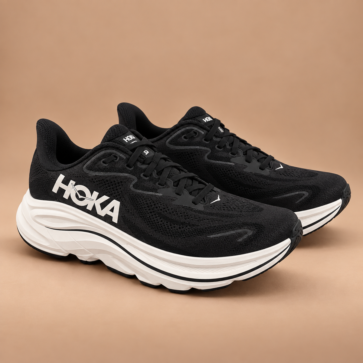 HOKA Clifton 10 Black / White